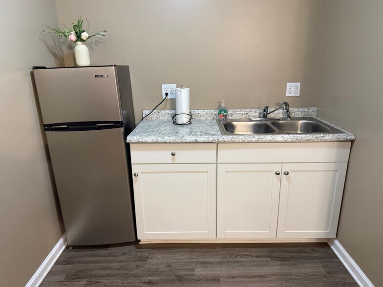 More Photos Of 102 Live Oak St, Tabor City Restaurant For Sale