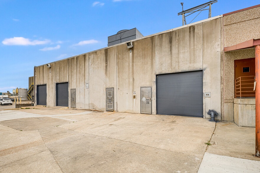 Primary Photo Of 201 Range Dr, Garland Manufacturing For Lease