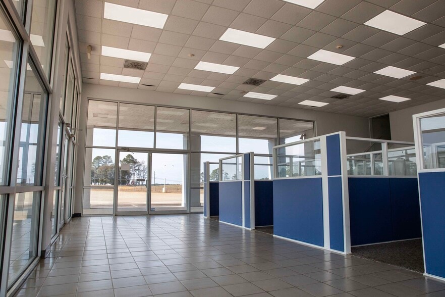 More Photos Of 2210 Washington Rd, Thomson Auto Dealership For Sale