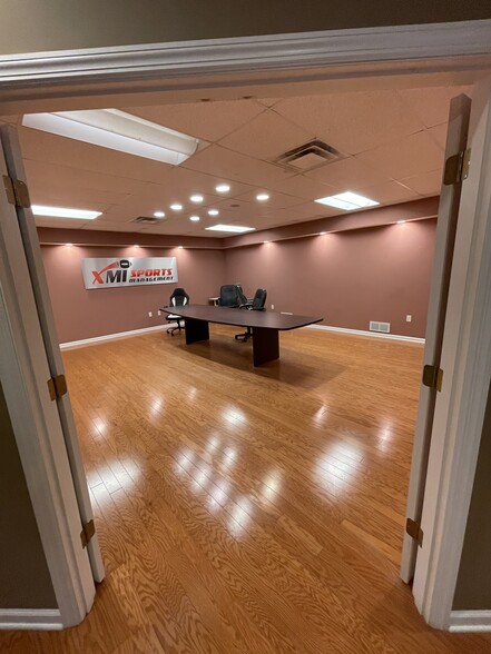 More Photos Of 27 Gary St, Carnegie Light Distribution For Lease