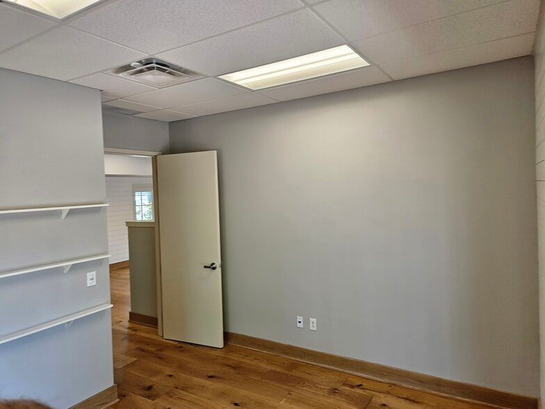More Photos Of 363 S Main St, Alpharetta Storefront Retail Office For Lease
