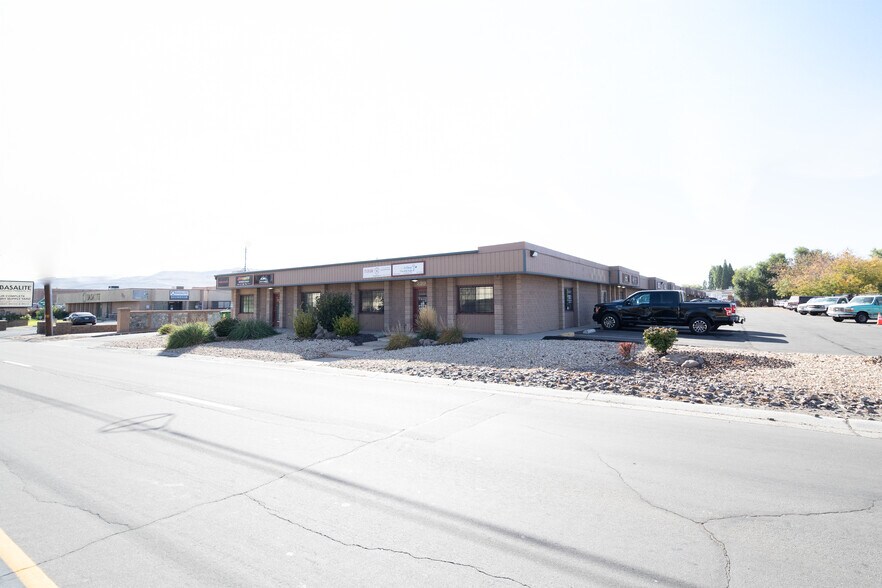 More Photos Of 397-399 Greg St, Sparks Light Distribution For Lease