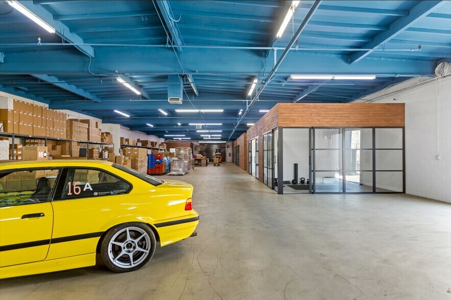 More Photos Of 21314-21316 Sherman Way, Canoga Park Service For Lease