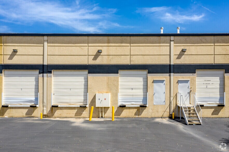 More Photos Of 5600-5624 Randolph Blvd, San Antonio Unknown For Lease