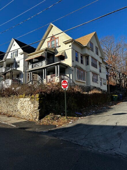 More Photos Of 34 Plaza Ave, Waterbury Apartments For Sale