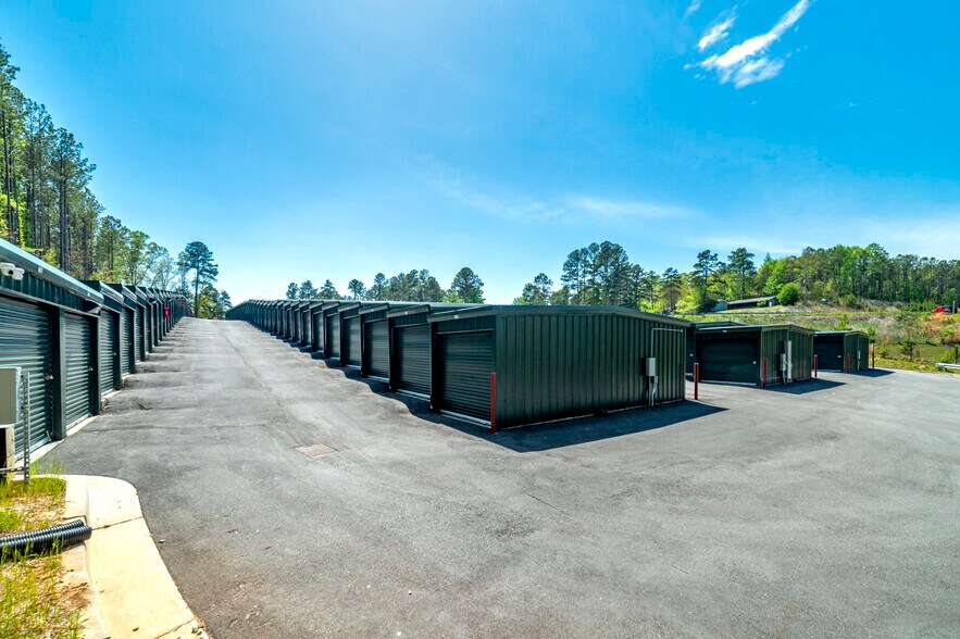More Photos Of 6619 Lanier Islands Pky, Buford Self Storage For Sale