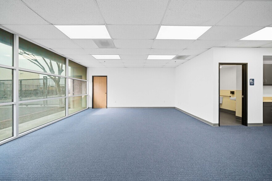 More Photos Of 14920 Hilton Dr, Fontana Warehouse For Lease