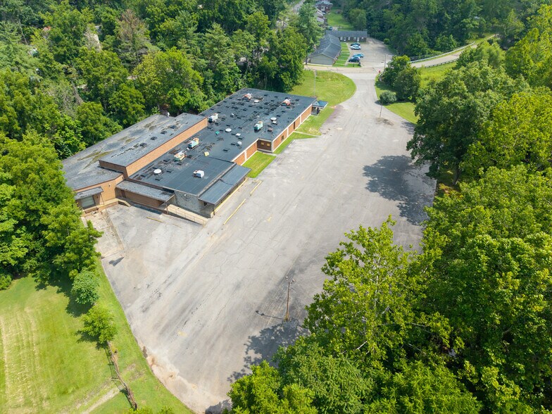 More Photos Of 700 Channel Ln, Marietta Light Distribution For Lease