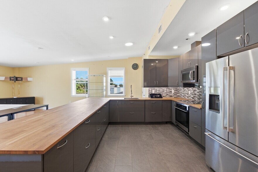More Photos Of 8600 Airport Blvd, Leesburg Airplane Hangar For Sale