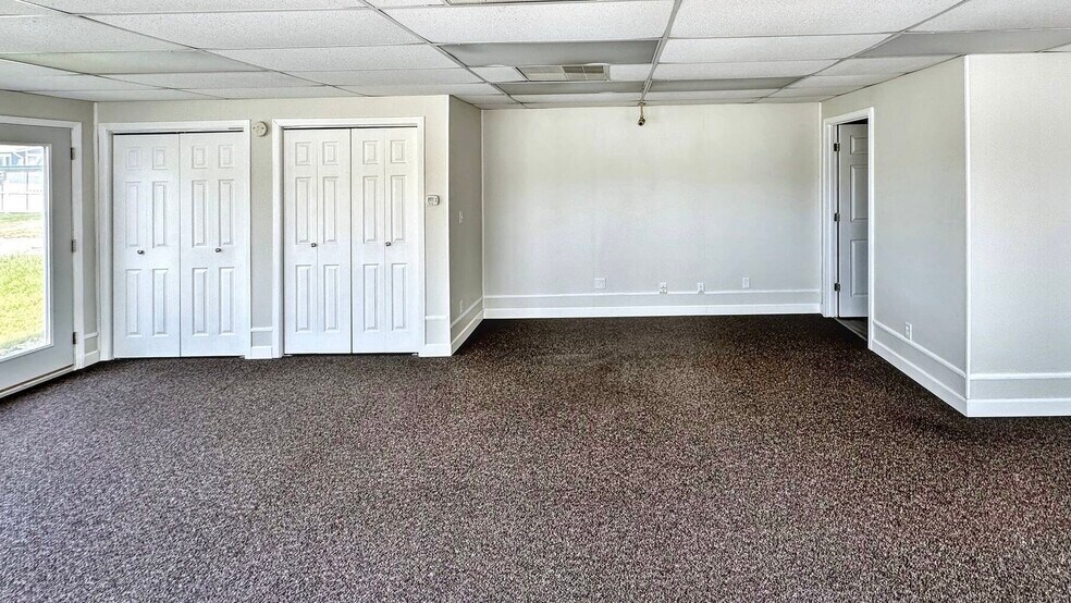 More Photos Of 1112 S Park Ave, Herrin Office For Sale