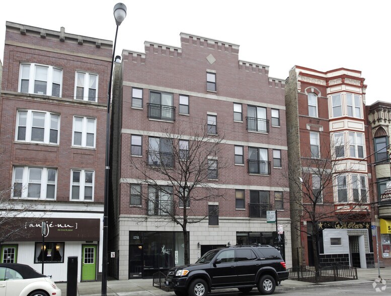 More Photos Of 1751 W Division St, Chicago Storefront Retail Residential For Lease