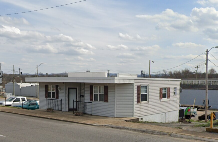 More Photos Of 303 W Commerce St, Lewisburg Storefront Retail Office For Lease