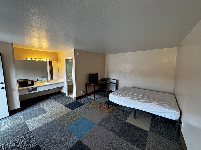More Photos Of 960 N 3rd St, Laramie Hotel For Sale