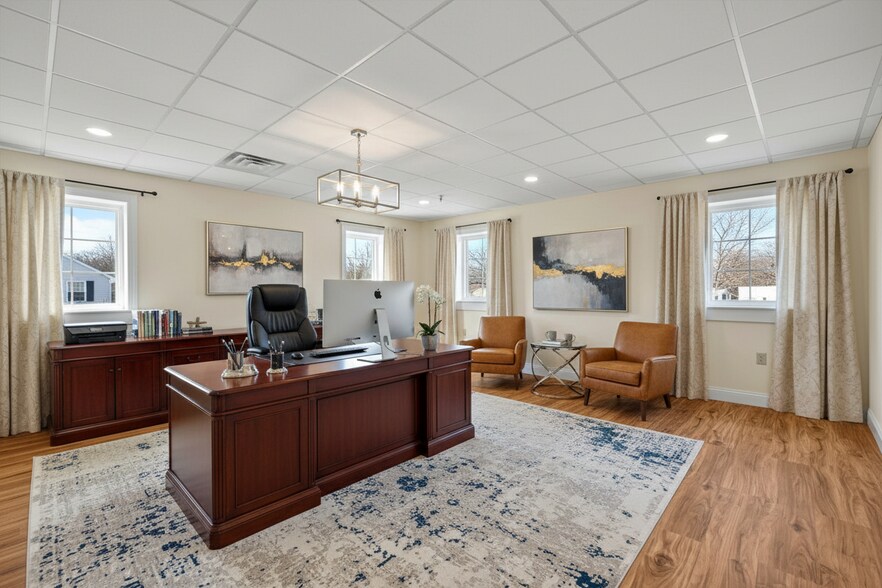 More Photos Of 31 N Spruce St, Elizabethtown Office Residential For Lease