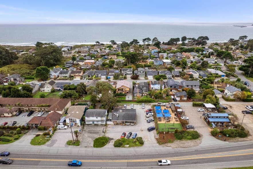 More Photos Of 3048 N Cabrillo Hwy, Half Moon Bay Restaurant For Sale