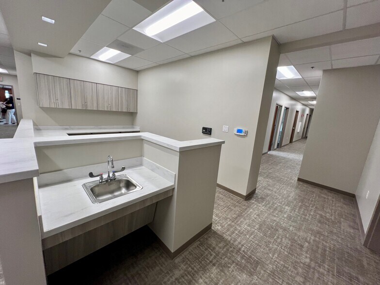 More Photos Of 1386 Lead Hill Blvd, Roseville Medical For Lease