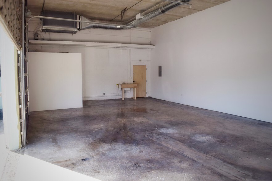 More Photos Of 290 NW 73rd St, Miami Service For Lease