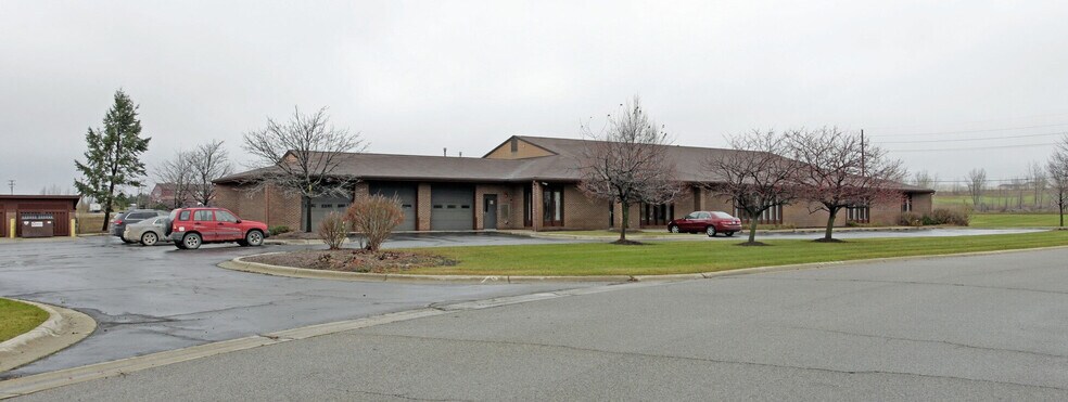 More Photos Of 485 Lapeer Rd, Oxford Office For Sale