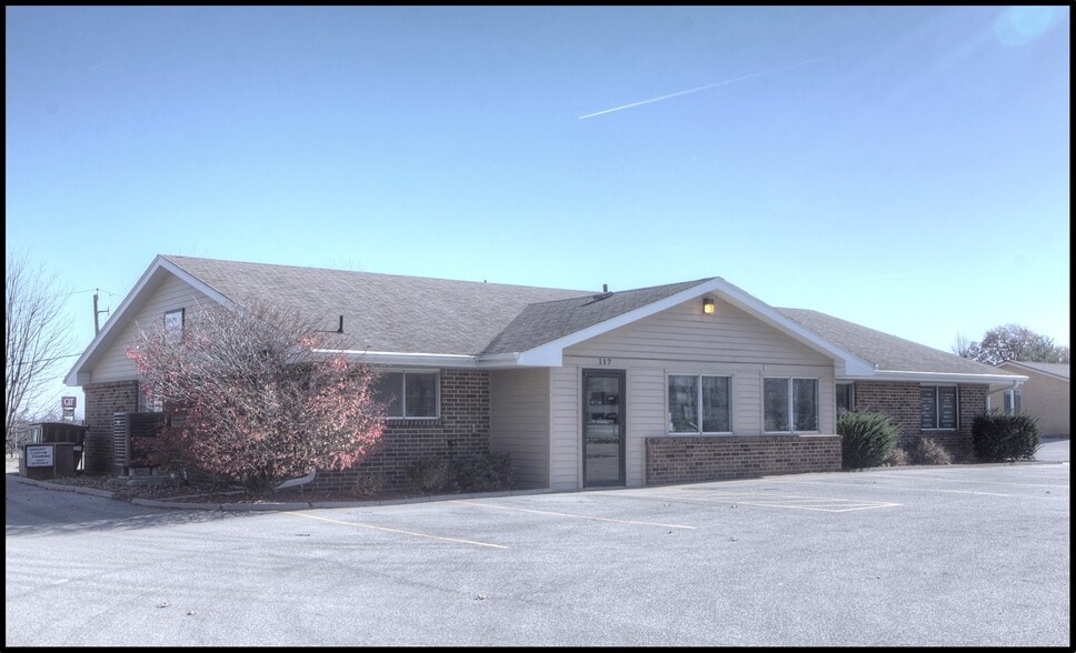 More Photos Of 117 NE Trilein Dr, Ankeny Office For Lease
