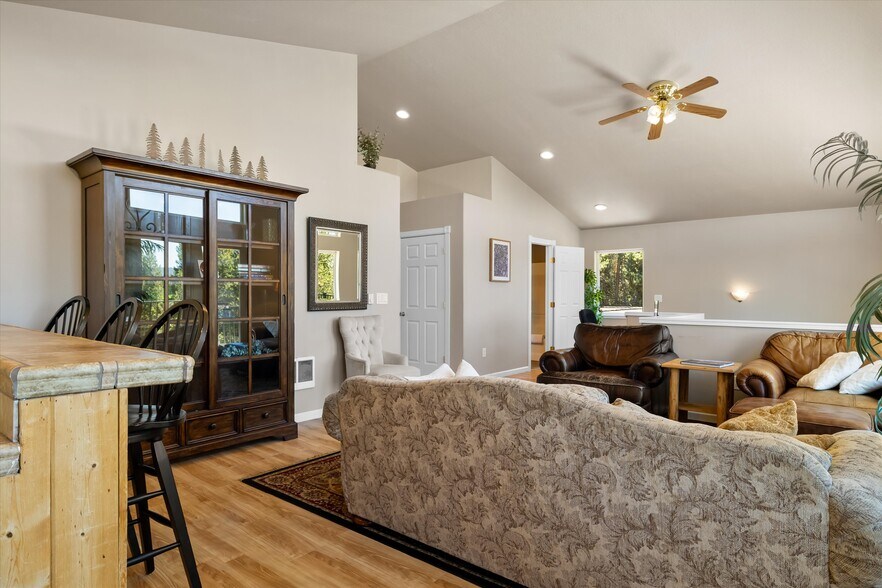 More Photos Of 53345 Riverview Dr, La Pine Multifamily For Sale