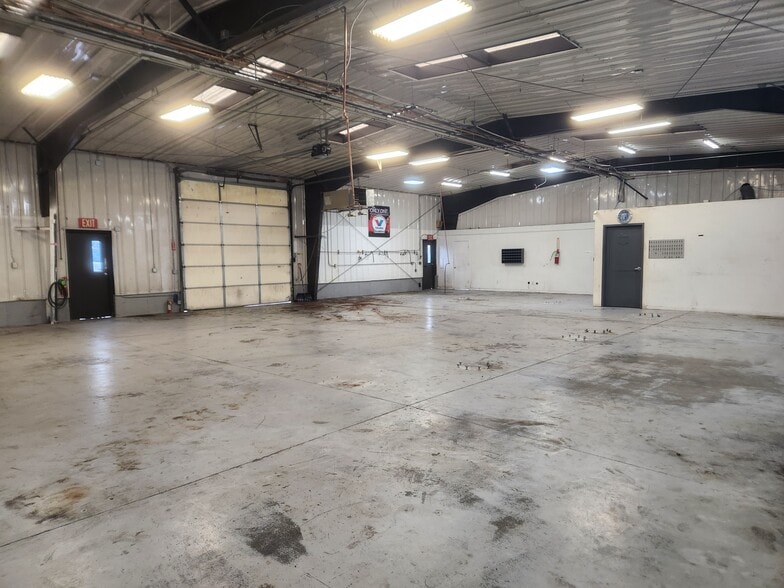 More Photos Of 4231 S State St, Salt Lake City Warehouse For Lease