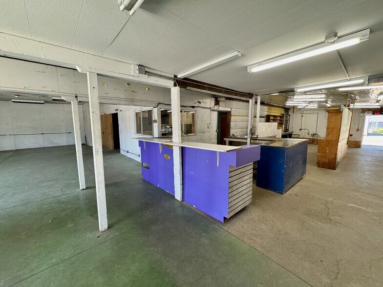 More Photos Of 405 S National Ave, Bremerton Service For Sale