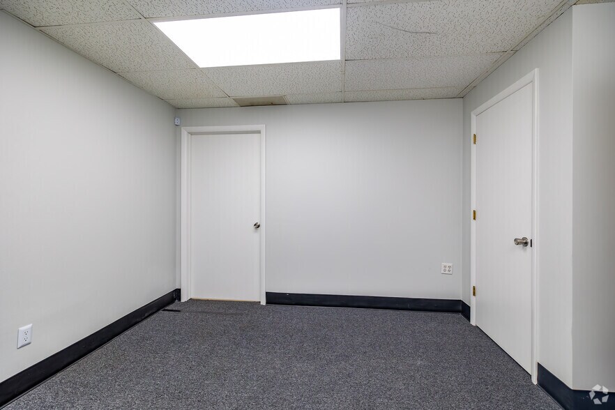 More Photos Of 6230-6360 Busch Blvd, Columbus Unknown For Lease