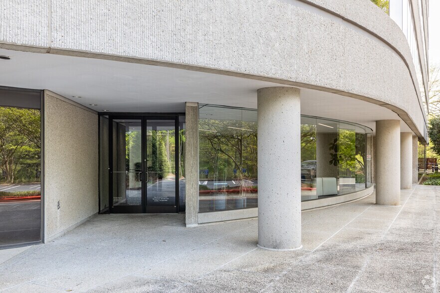 More Photos Of 180 Interstate N Pky SE, Atlanta Office For Lease