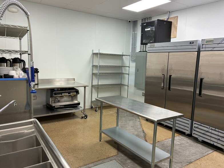 More Photos Of 215 Brookview Centre Way, Knoxville Freestanding For Lease