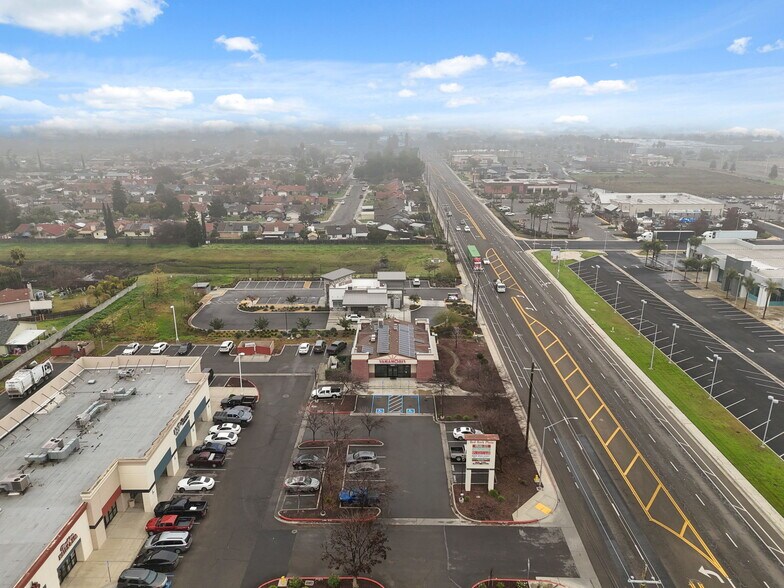 More Photos Of 1377 W El Monte Way, Dinuba Restaurant For Lease