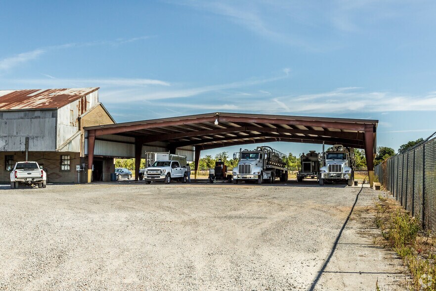 More Photos Of 4360 State Highway 77, Marion Warehouse For Sale