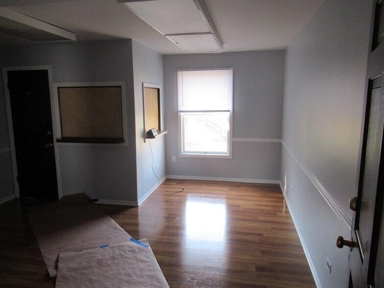 More Photos Of 5250 W Plattner Dr, Alsip Warehouse For Lease