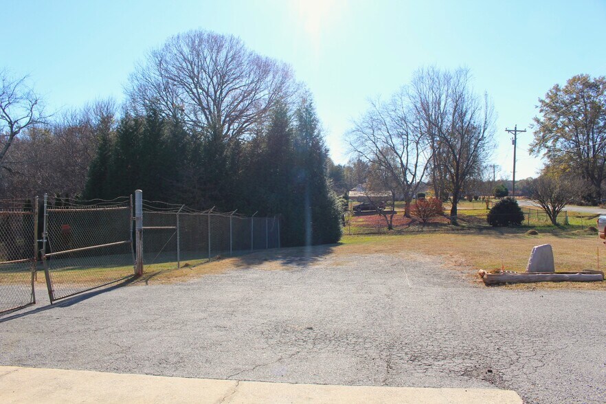 More Photos Of 994 Rhyne Rd, Clover Light Manufacturing For Sale