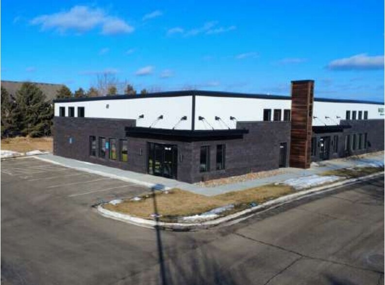 More Photos Of 20450 Kenrick Ave, Lakeville Freestanding For Sale