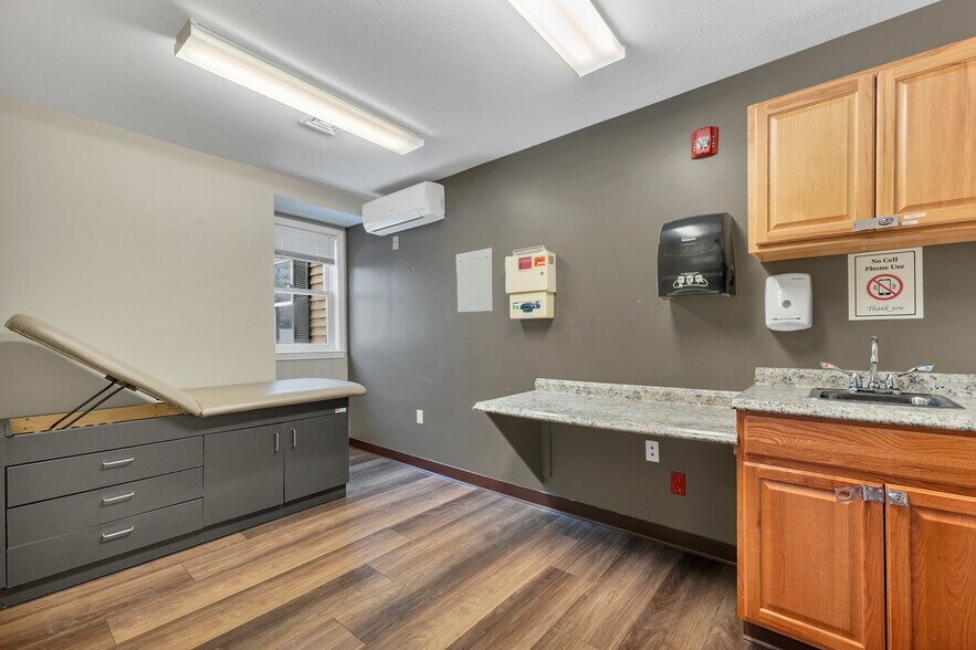More Photos Of 1 Mound Ct, Merrimack Medical For Sale