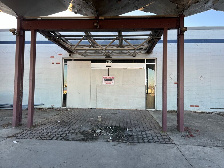 More Photos Of 750 E New Circle Rd, Lexington General Retail For Sale