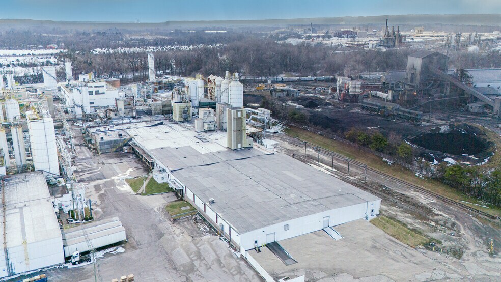 Primary Photo Of 4250 Bells Ln, Louisville Manufacturing For Lease