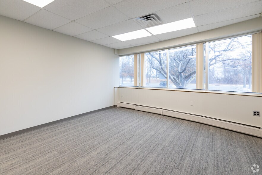 More Photos Of 101 Grovers Mill Rd, Lawrenceville Office For Sale