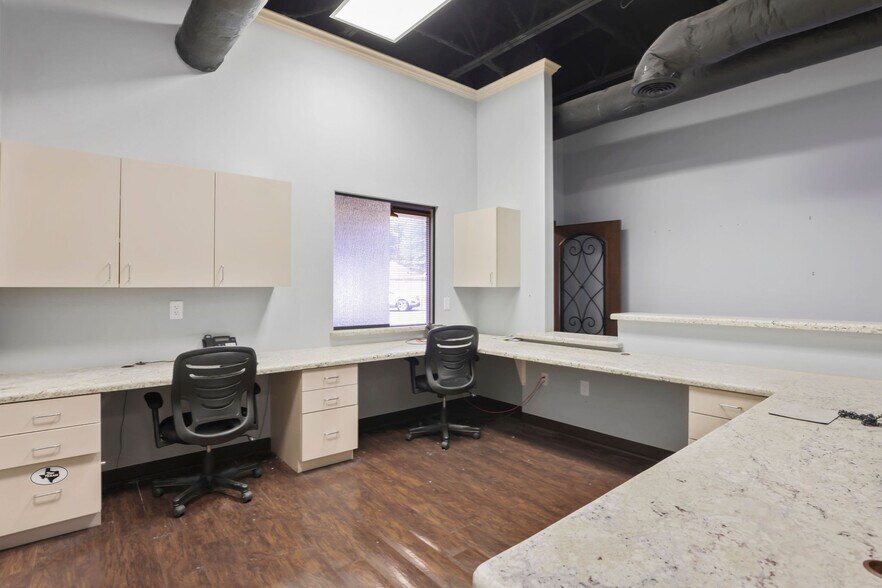 More Photos Of 118 Shenandoah Dr, The Woodlands Unknown For Lease