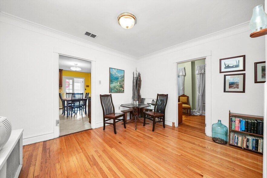 More Photos Of 1303 W Chicago Ave, Chicago Storefront Retail Residential For Sale