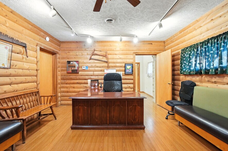 More Photos Of 103 Quinter Farm Rd, Englewood Freestanding For Sale