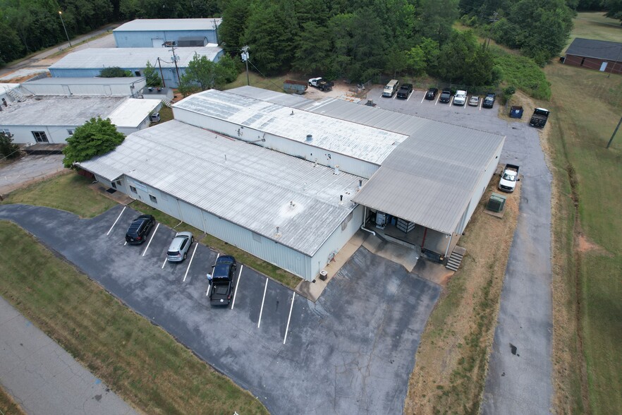 Primary Photo Of 110 Lee Joyal Rd, Duncan Service For Lease