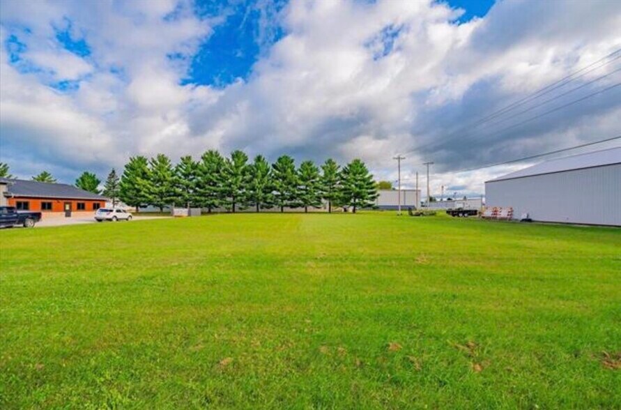 More Photos Of 1800 North St, Prairie Du Sac Flex For Sale