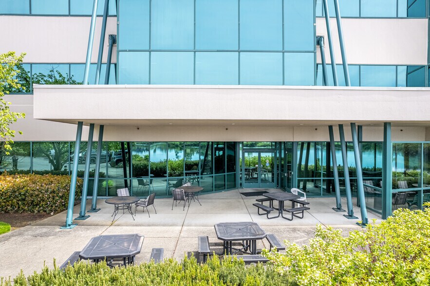 More Photos Of 2601 25th St SE, Salem Office For Lease