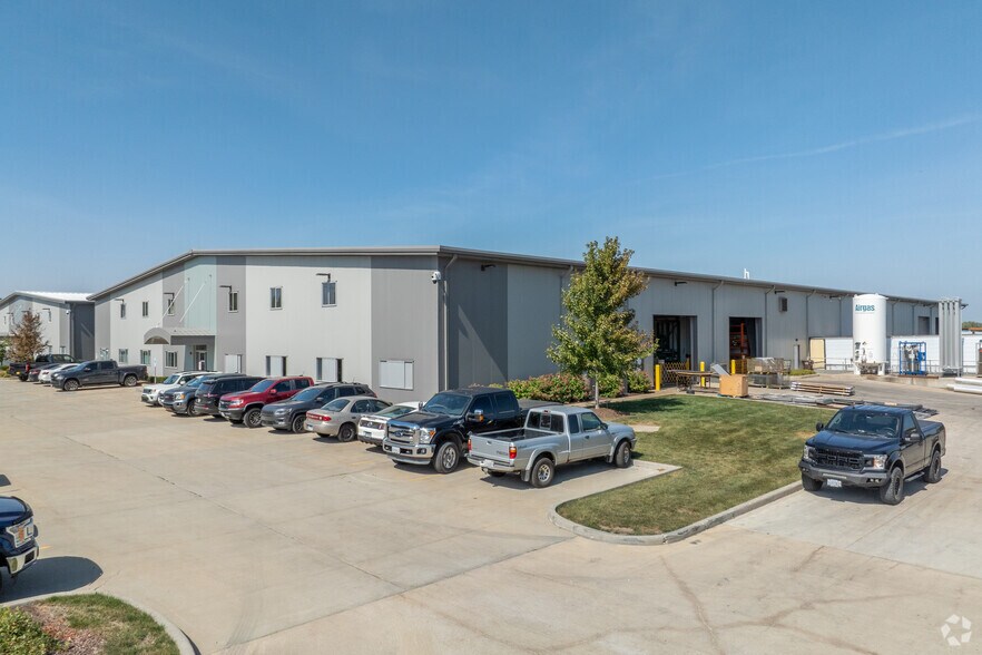 More Photos Of 2107 New Lenox Rd, Joliet Warehouse For Lease