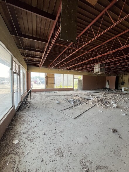 More Photos Of 6512-6528 N Peoria Ave, Tulsa General Retail For Sale