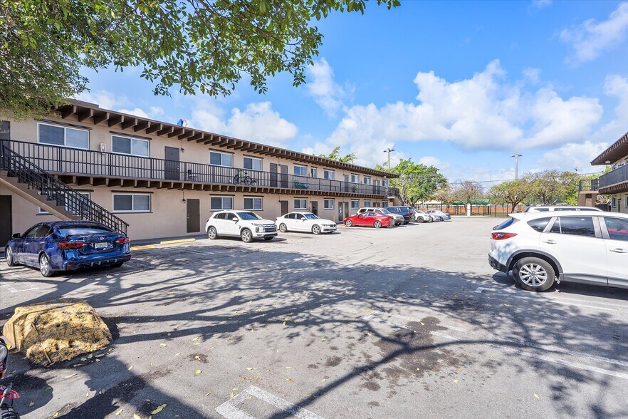 More Photos Of 901-951 NW 8th Ave, Pompano Beach Apartments For Sale