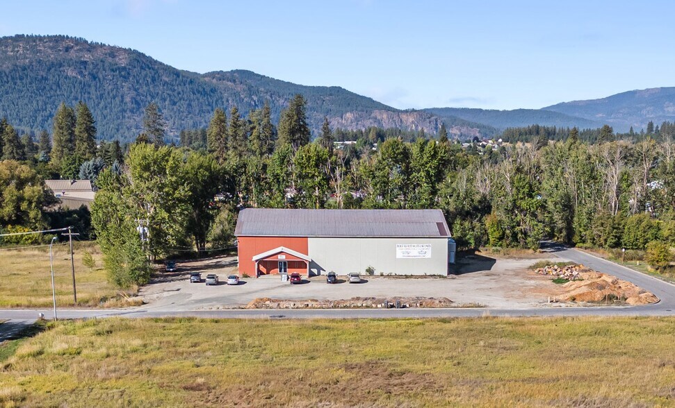 Primary Photo Of 703 N 7th St, Chewelah Manufacturing For Sale