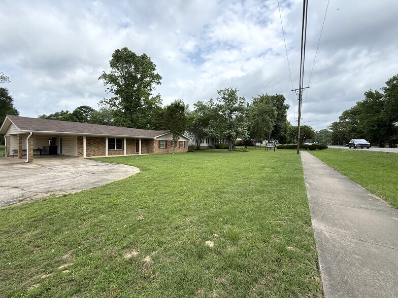 More Photos Of 608 S Pine St, Cabot Flex For Sale