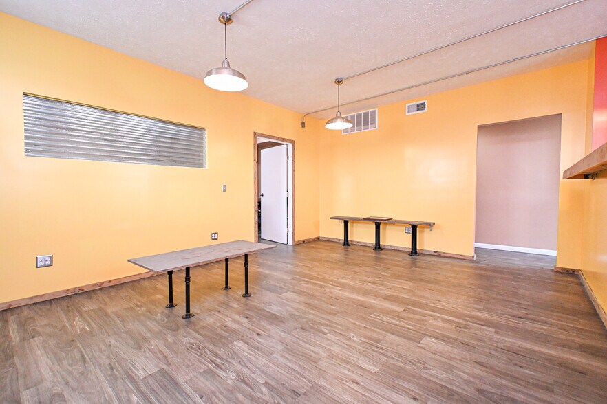 More Photos Of 8240 Clara Ave, Cincinnati Office For Sale